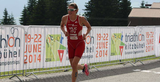 Sara Vilic feiert ihr erstes Weltcup-Podium