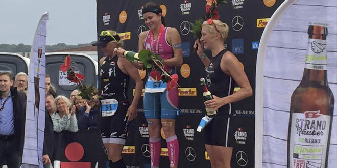 Natascha Schmitt feiert ihren bislang größten Erfolg! Bild (c) Ironman 70.3 Rügen/Facebook