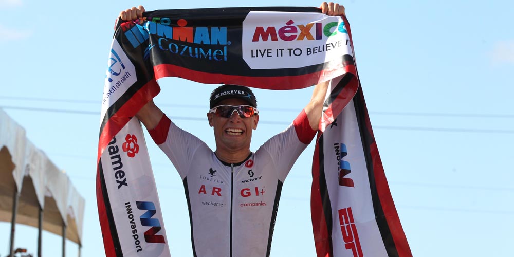 Stefan Schmid gewinnt in Cozumel seinen ersten IRONMAN - Bild (c) FinisherPix.com