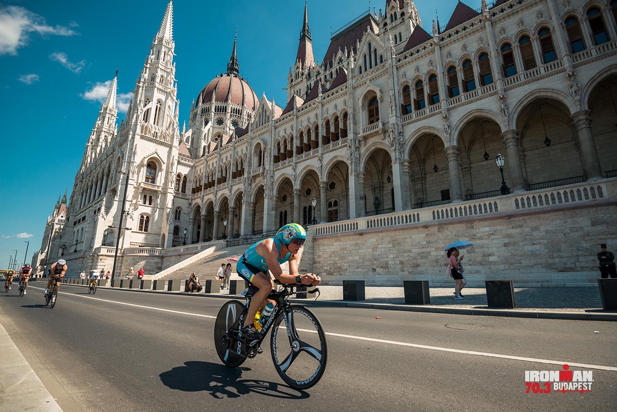 In der zweiten Runde konnte ich mich absetzen und zumindest einen Teil der Strecke fair fahren - Bild (c) IRONMAN 70.3 Budapest / Vanik